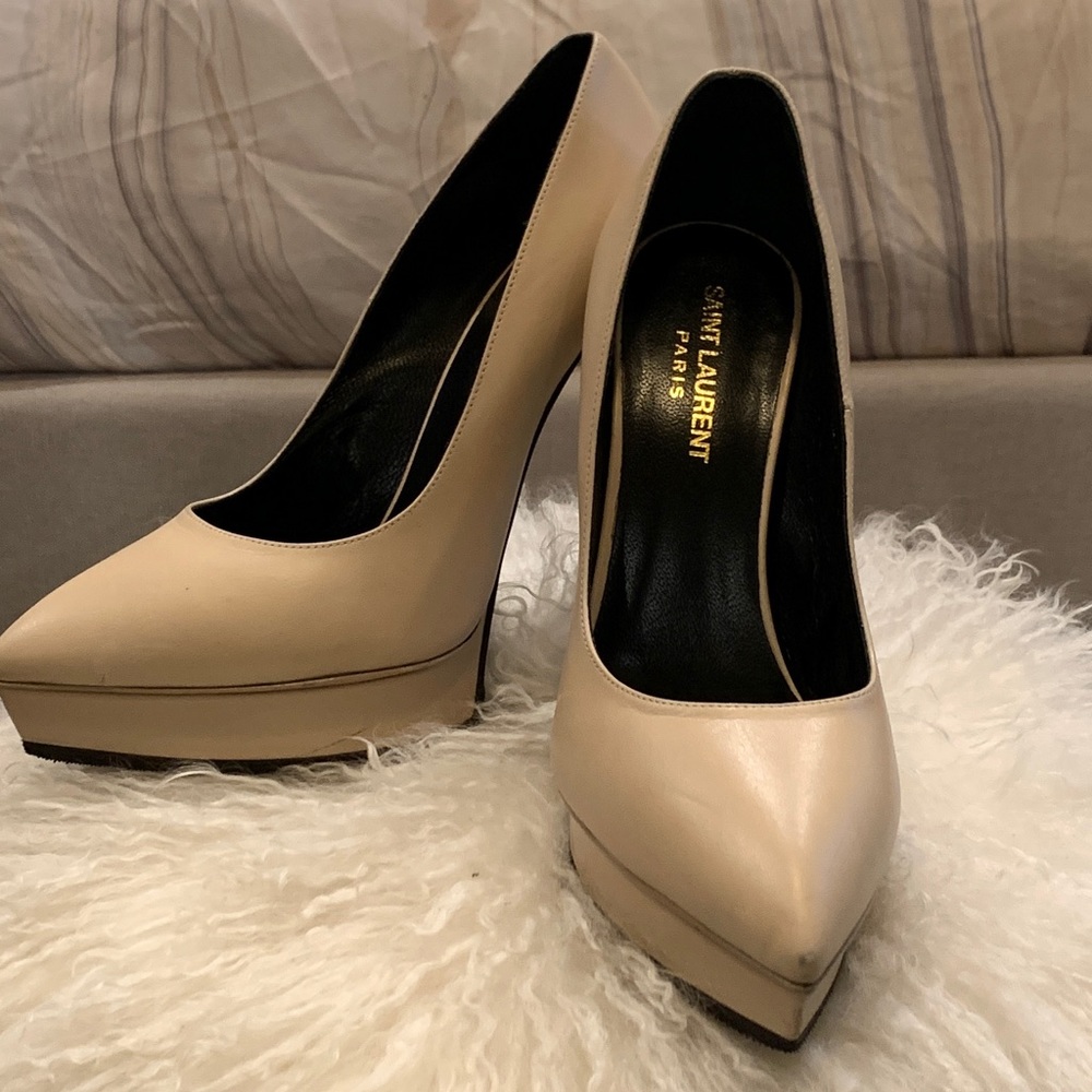 Yves Saint Laurent high heel pumpsz